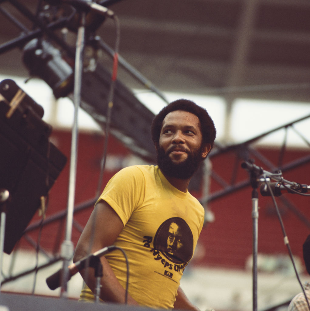 Roy Ayers, U.S. funk, soul and jazz composer and vibraphone player, during a live concert performance at the Kool Jazz Festival, at the Riverfront Stadium in Cincinatti, Ohio, USA, in July 1976. (Photo by David Redfern/Redferns/Getty Images)