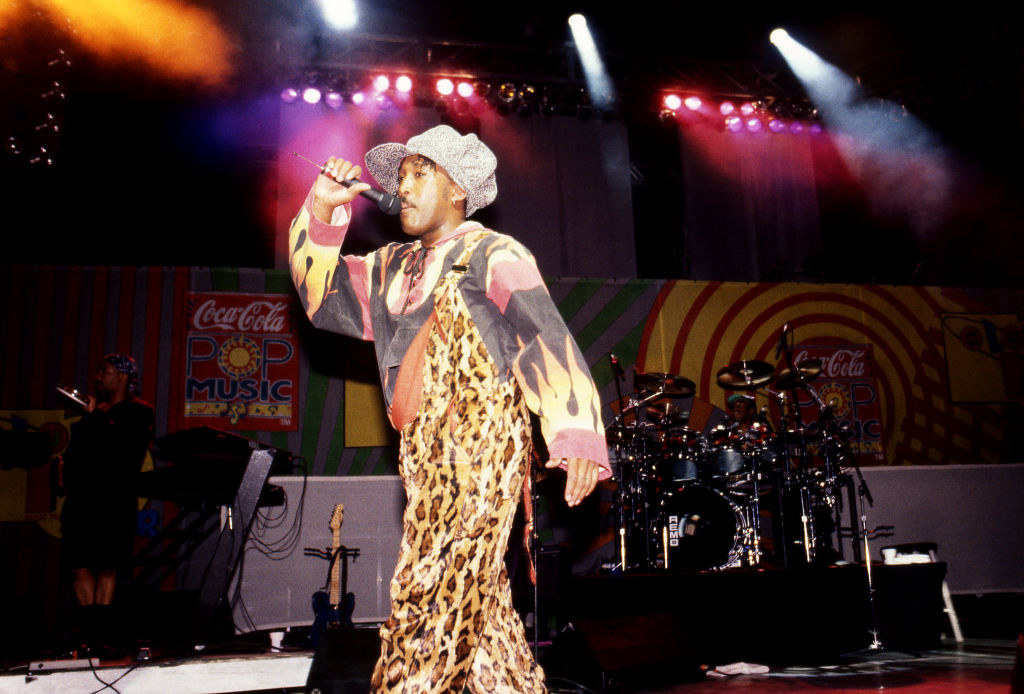 Singer and musician D'Wayne Wiggins of Tony! Toni! Toné! performs during the 'Club MTV Tour' at the Poplar Creek Music Theater in Hoffman Estates, Illinois in August 1991.  (Photo By Raymond Boyd/Getty Images)
